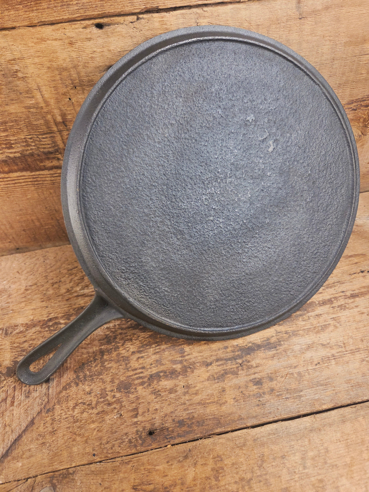 Amazing! Antique #12 handled round griddle! PERFECT pizza griddle or griddle for the cabin! Griddle