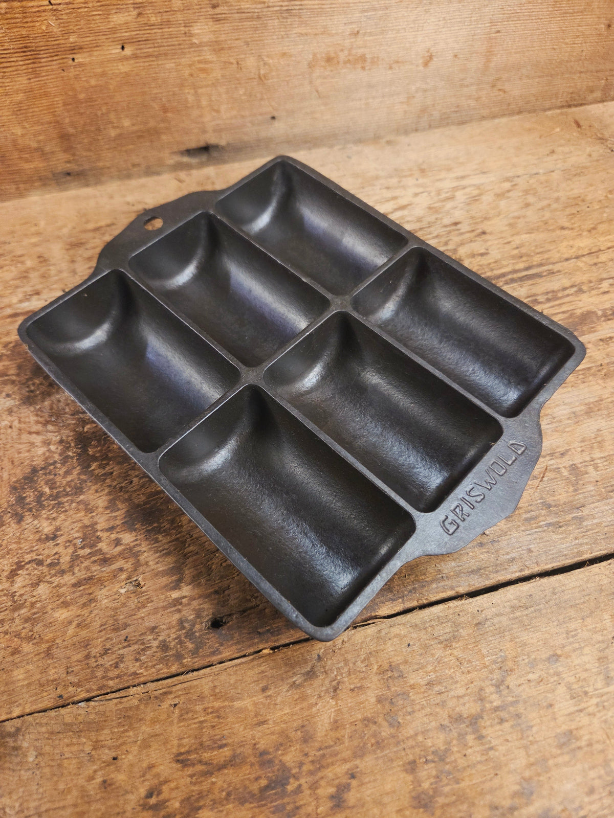 WOW. Tough To Find 1920’s LARGE Griswold No. 16 French Roll Bread 6 cup 6139 Bakeware