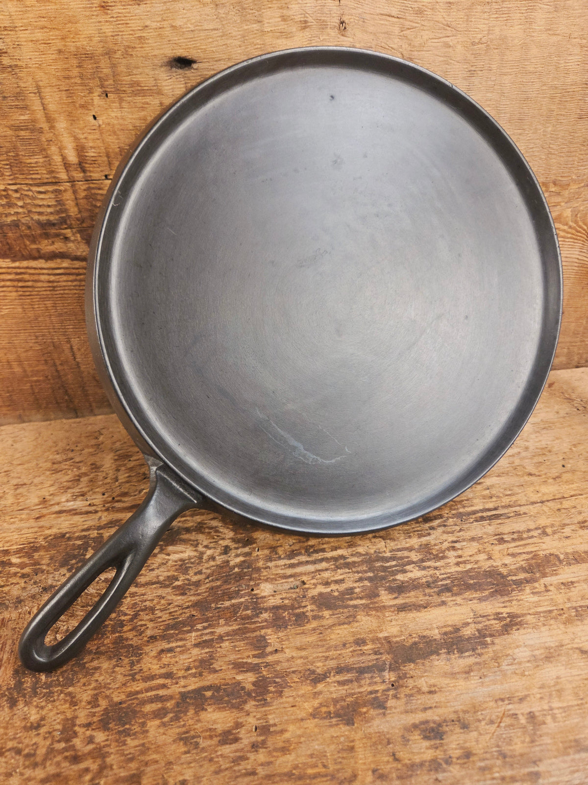 Early 1930’s Era Lodge #9 Round Griddle. Harder to find piece raised X and incised 9. Pancakes and Grilled Cheese!