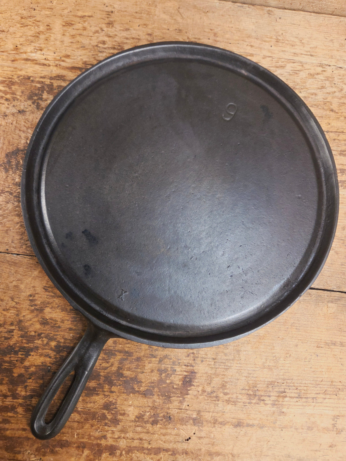 Early 1930’s Era Lodge #9 Round Griddle. Harder to find piece raised X and incised 9. Pancakes and Grilled Cheese!