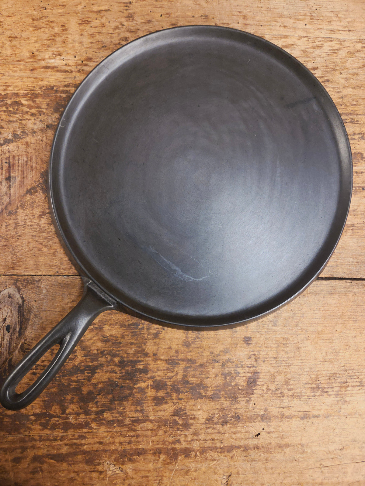 Early 1930’s Era Lodge #9 Round Griddle. Harder to find piece raised X and incised 9. Pancakes and Grilled Cheese!