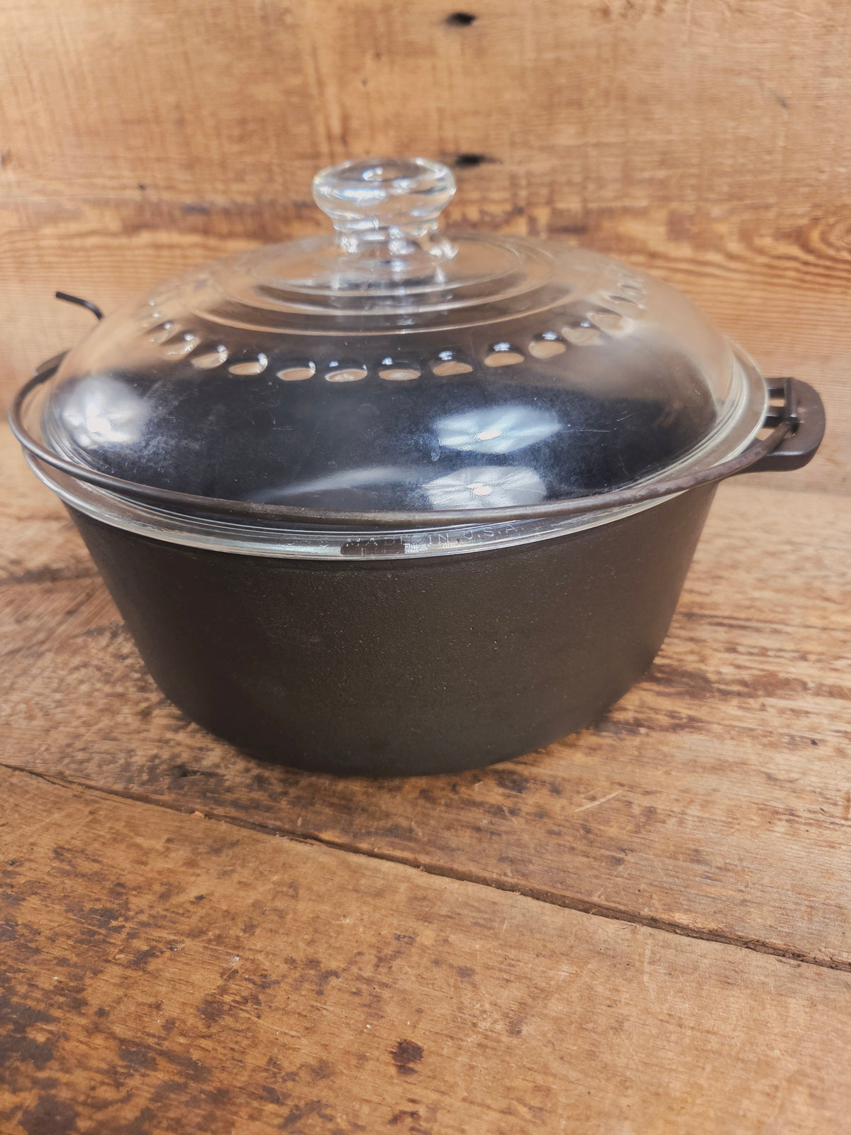 1930’s Beautiful! Wagner #8 Dutch Oven with GLASS lid! 1268. Perfect for soups breads or stews! Dutch Ovens Trivets &
