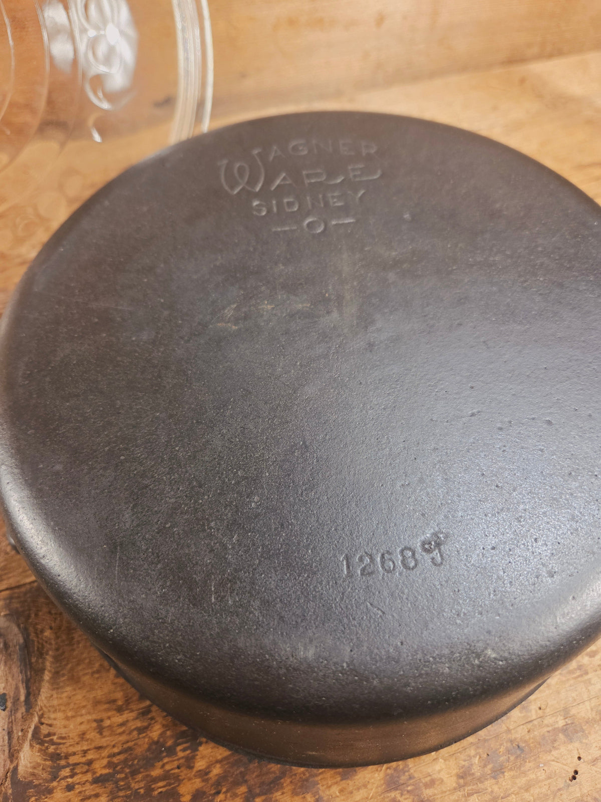 1930’s Beautiful! Wagner #8 Dutch Oven with GLASS lid! 1268. Perfect for soups breads or stews! Dutch Ovens Trivets &