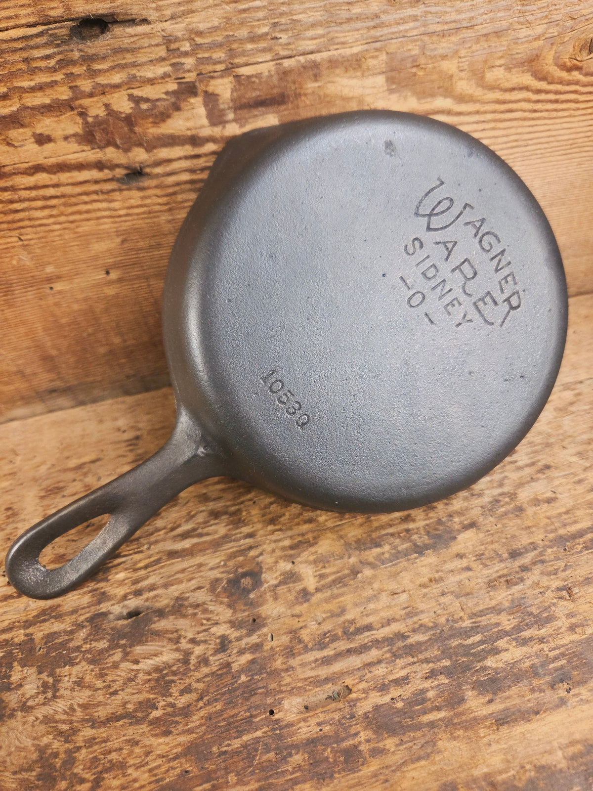 Wagner Ware #3 Cast Iron Egg Skillet with Stylized Logo and Smooth Bottom 1053 Q Skillet