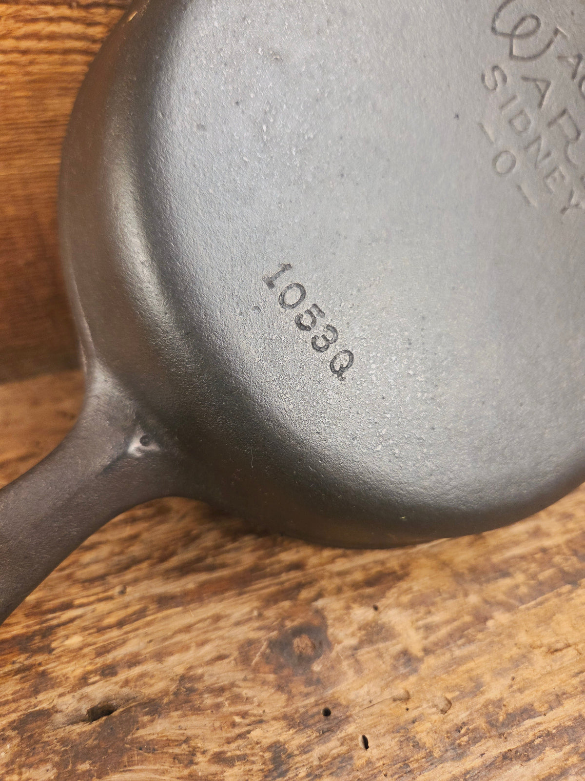 Wagner Ware #3 Cast Iron Egg Skillet with Stylized Logo and Smooth Bottom 1053 Q Skillet