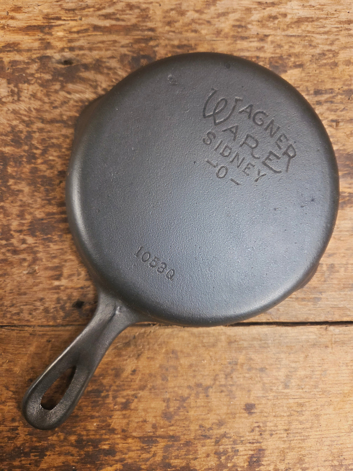 Wagner Ware #3 Cast Iron Egg Skillet with Stylized Logo and Smooth Bottom 1053 Q Skillet