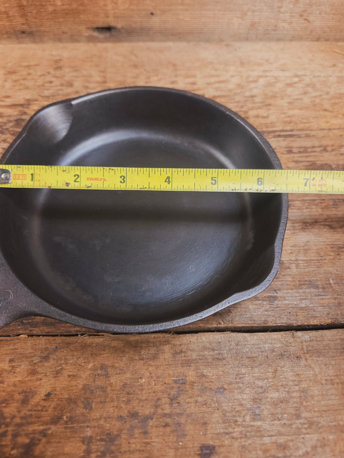 Wagner Ware #3 Cast Iron Egg Skillet with Stylized Logo and Smooth Bottom 1053 Q Skillet