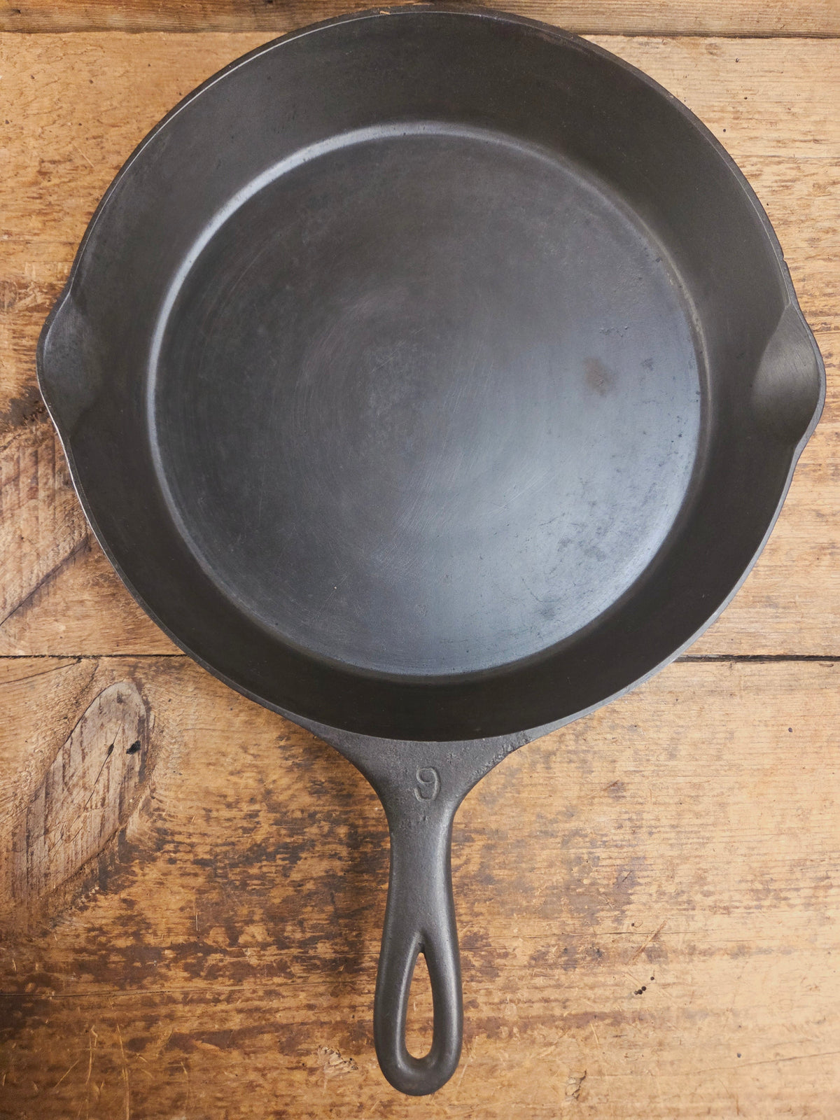 Tough to find! 1920’s era Wagner made National / Wagner Ware dual logo #9 (1359) Center logo cast iron skillet with