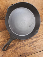 Tough to find! 1920’s era Wagner made National / Wagner Ware dual logo #9 (1359) Center logo cast iron skillet with