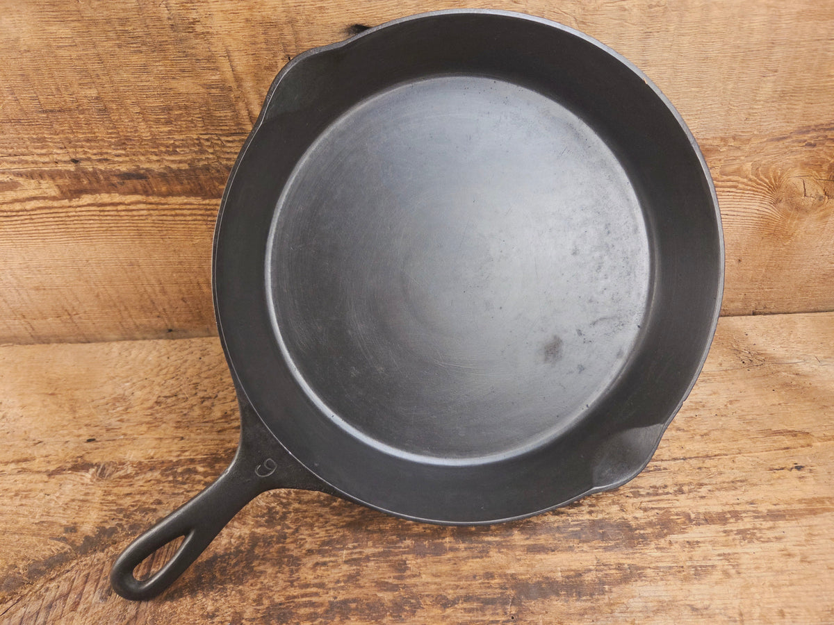 Tough to find! 1920’s era Wagner made National / Wagner Ware dual logo #9 (1359) Center logo cast iron skillet with