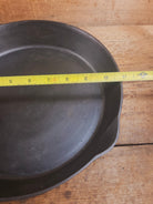 Tough to find! 1920’s era Wagner made National / Wagner Ware dual logo #9 (1359) Center logo cast iron skillet with