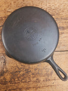 Gorgeous. 1940’s Era Griswold #7 Cast Iron Skillet with Small Block Logo 701 E Skillet