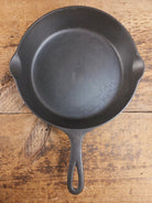 Gorgeous. 1940’s Era Griswold #7 Cast Iron Skillet with Small Block Logo 701 E Skillet