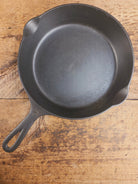 Gorgeous. 1940’s Era Griswold #7 Cast Iron Skillet with Small Block Logo 701 E Skillet