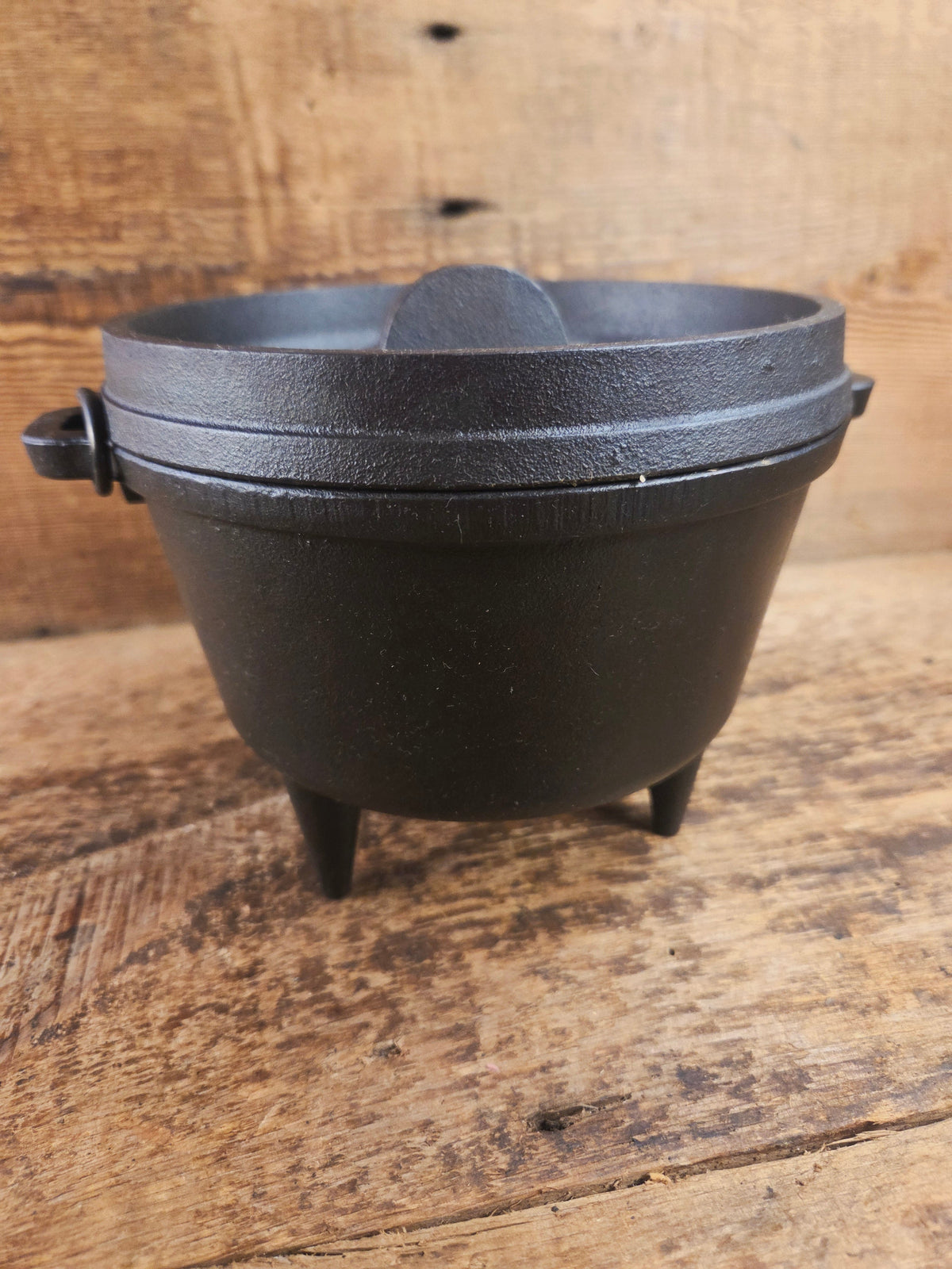 Wow! DISCONTINUED and HTF #6 Lodge Camp Stove. Collector’s Piece Dutch Ovens Trivets & Kettles