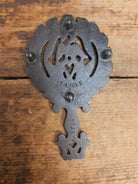 Griswold made small ’American Eagle’ table trivet. #1736 perfect for your kitchen or dinner table! Dutch Ovens Trivets