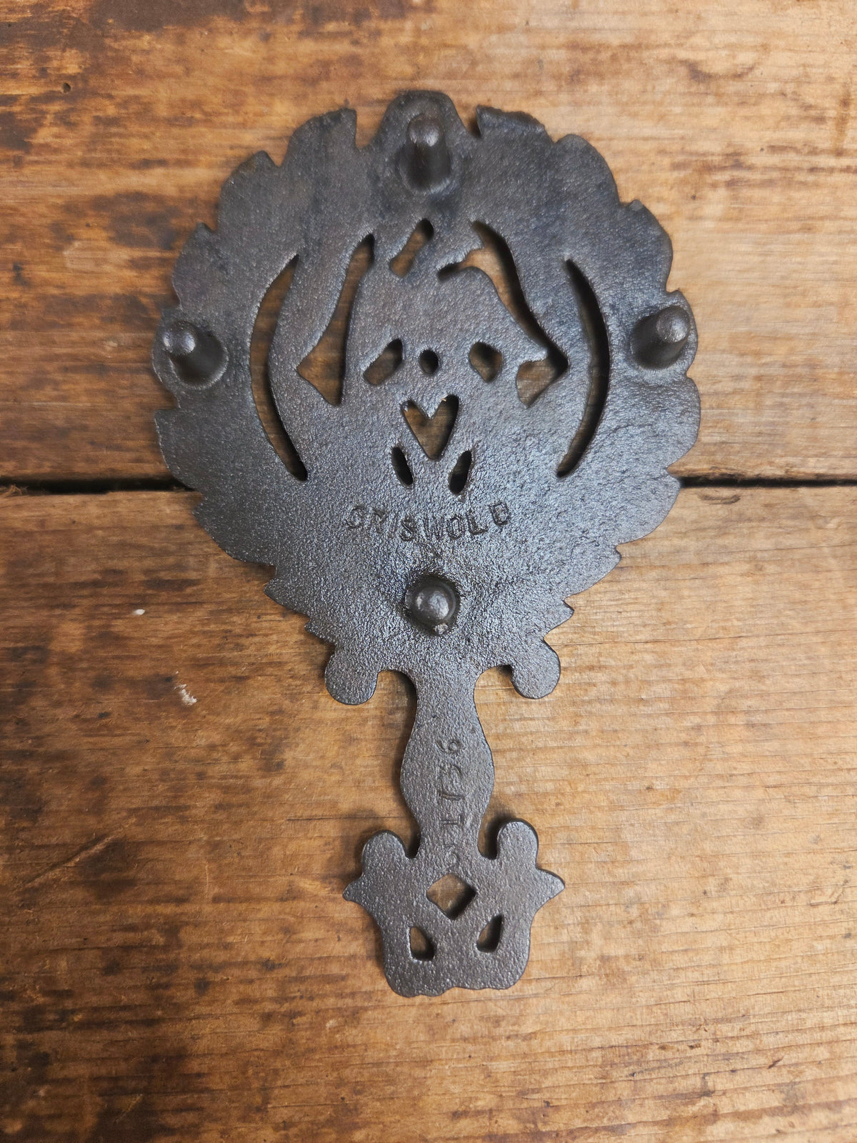 Griswold made small ’American Eagle’ table trivet. #1736 perfect for your kitchen or dinner table! Dutch Ovens Trivets