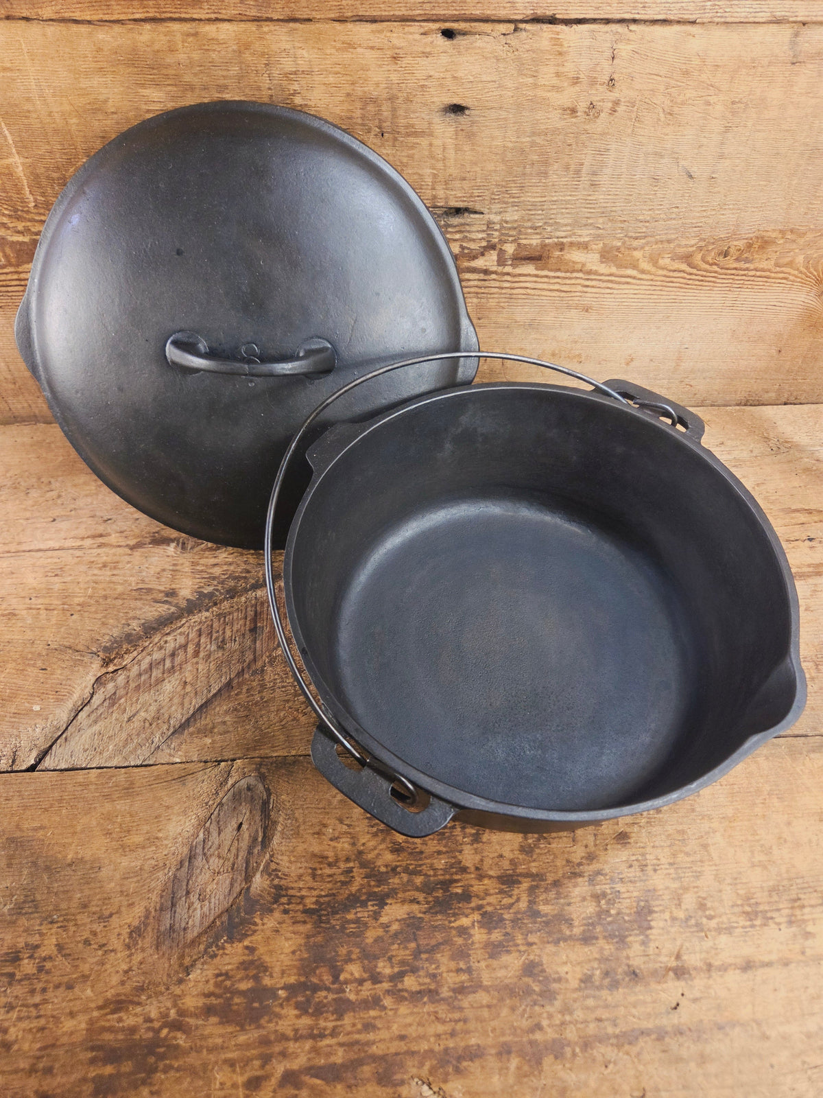 Early Birmingham Stove & Range (BSR) Red Mountain Series #8C Dutch oven with hand scribed numbers Dutch Ovens Trivets &
