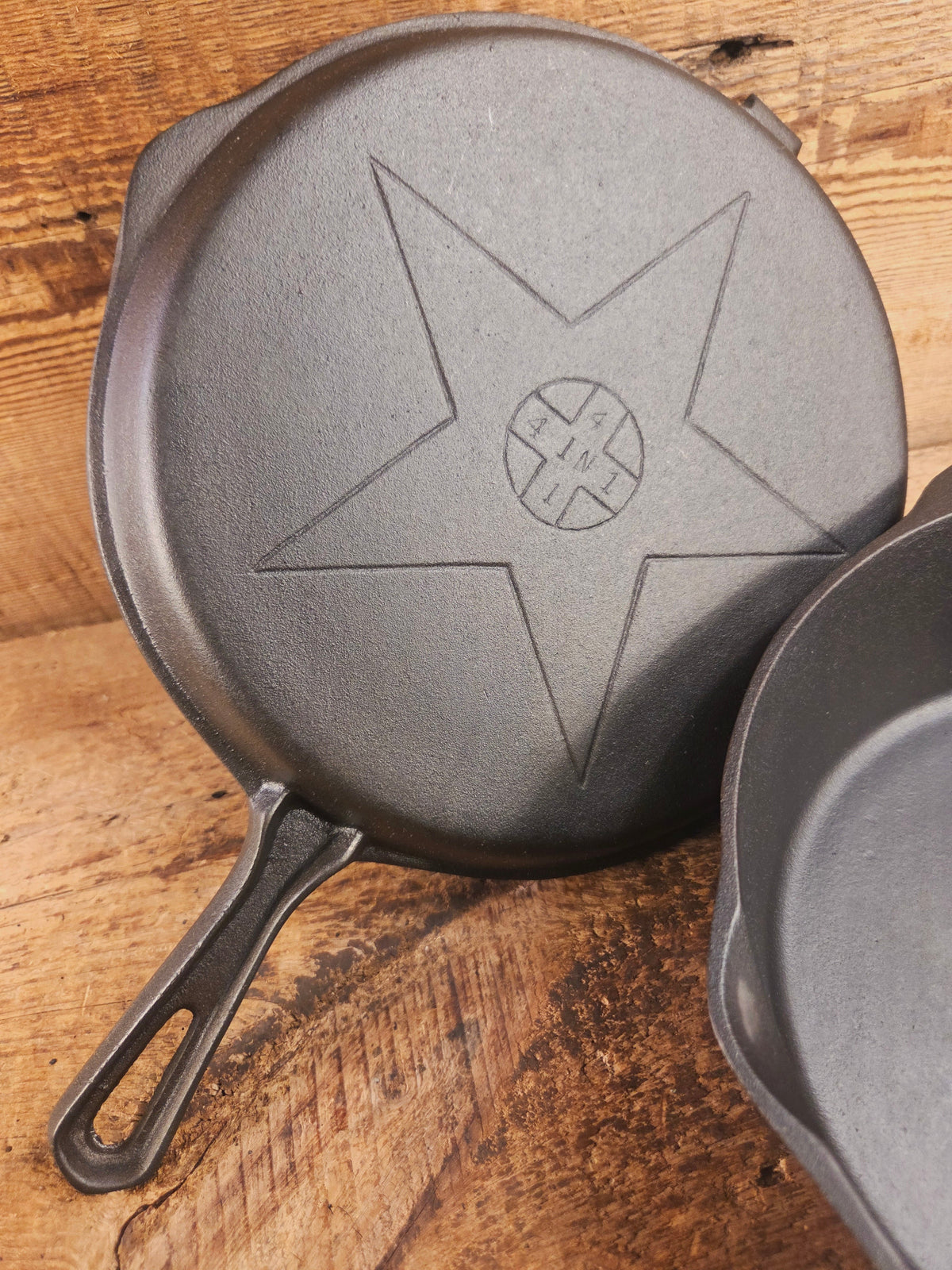 Mint Condition Lodge 4-In-1 star logo Combo Cooker. So versatile and elegant. Perfect gift or fully restored daily