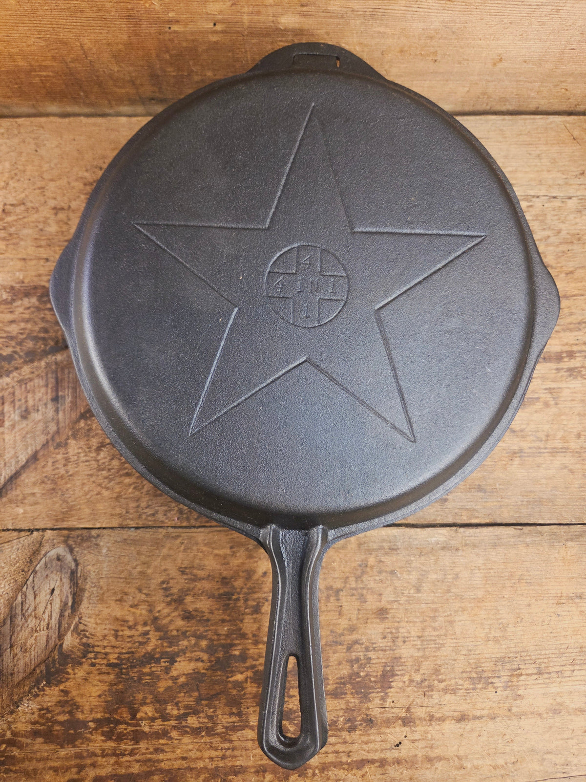 Mint Condition Lodge 4-In-1 star logo Combo Cooker. So versatile and elegant. Perfect gift or fully restored daily