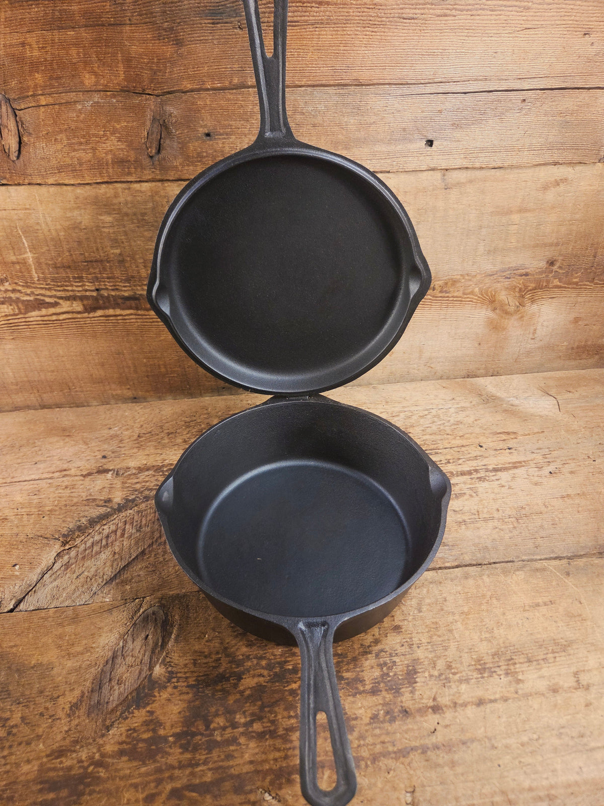 Mint Condition Lodge 4-In-1 star logo Combo Cooker. So versatile and elegant. Perfect gift or fully restored daily
