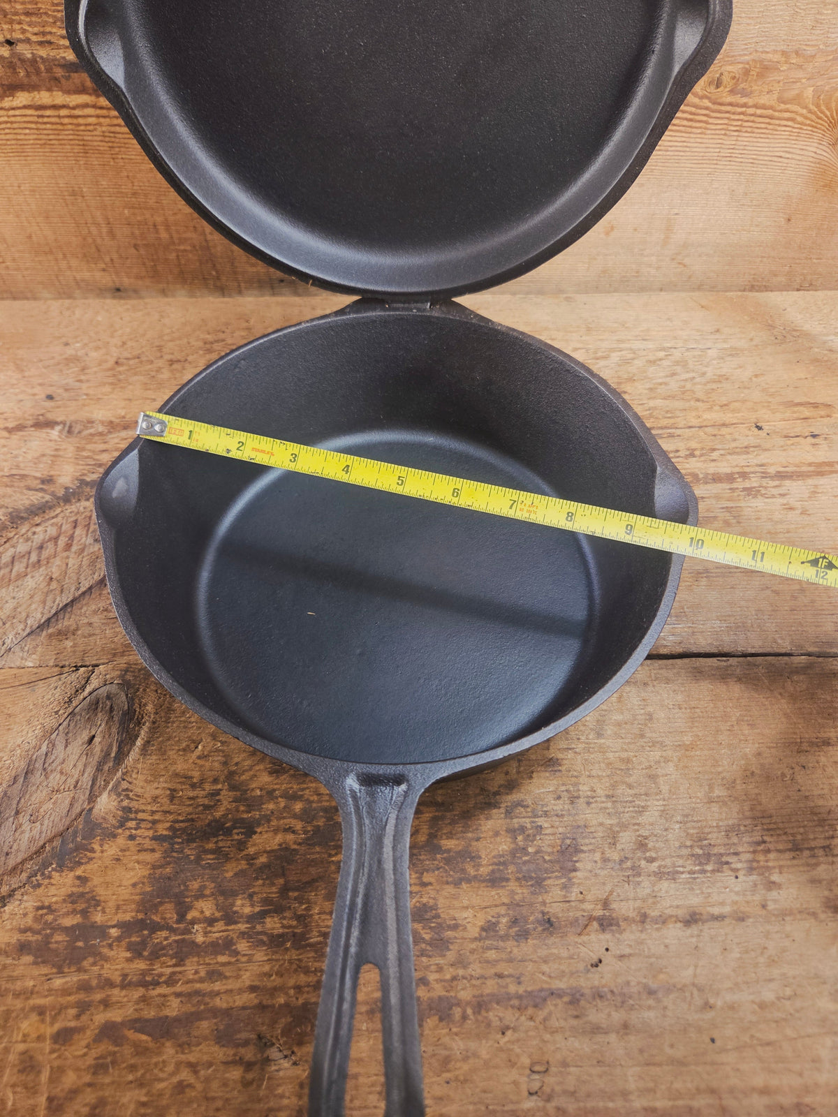 Mint Condition Lodge 4-In-1 star logo Combo Cooker. So versatile and elegant. Perfect gift or fully restored daily