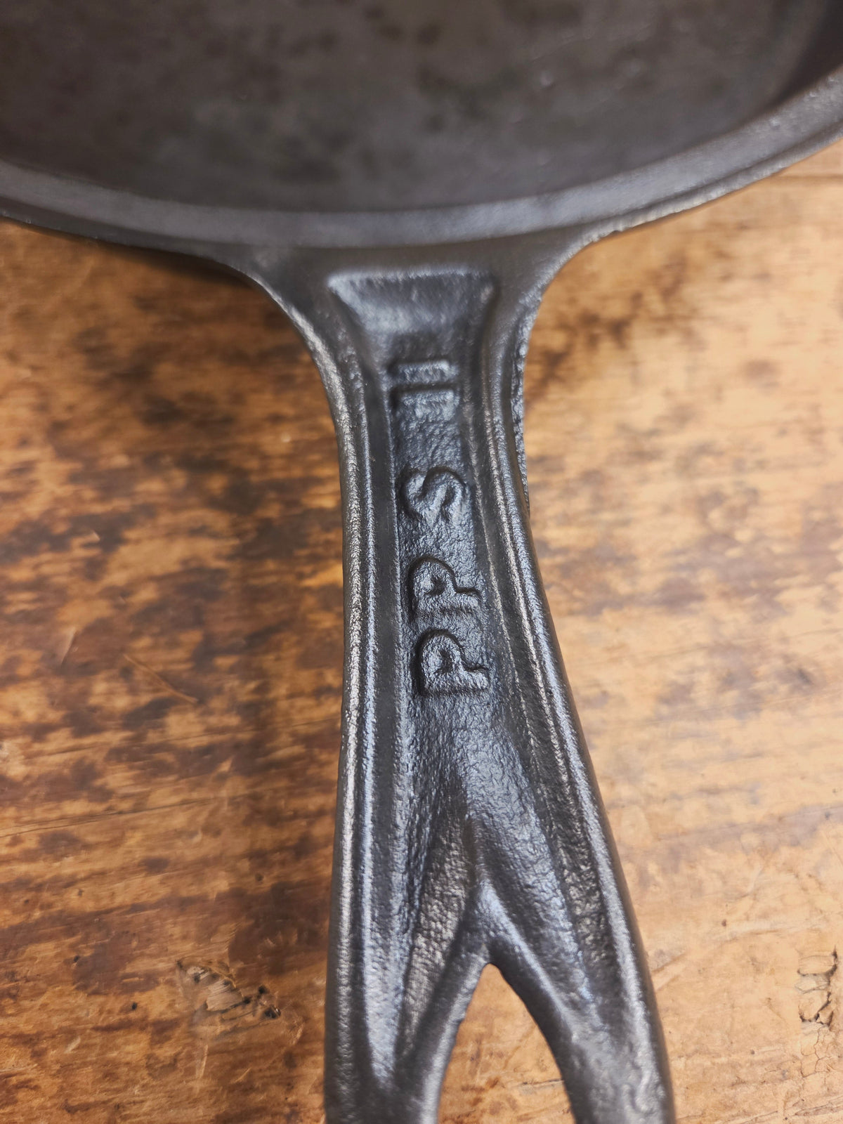 WOW! Authentic Philo Penfield Stewart Mid 1800’s elegant HUGE raised P.P.S. #11 skillet. This is a tough one to find!