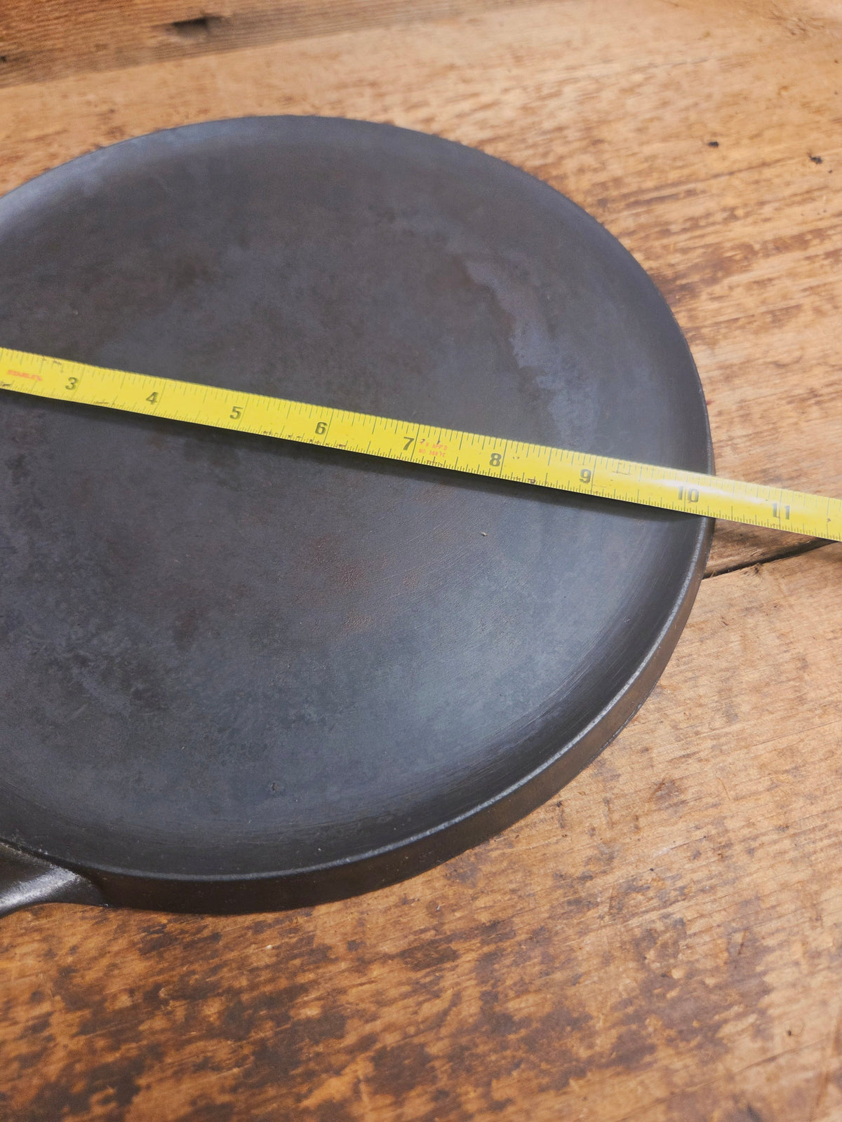 1920’s Favorite Piqua Ware #9 Round Cast Iron Griddle with Smiley Logo and Ghost mark block logo. Griddle