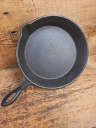 Stunner. Antique gate-marked unknown #9 skillet. Est 1880’s. Left single spout heat ring bottom w/ pointy handle Skillet