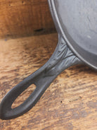 Stunner. Antique gate-marked unknown #9 skillet. Est 1880’s. Left single spout heat ring bottom w/ pointy handle Skillet