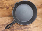 Stunner. Antique gate-marked unknown #9 skillet. Est 1880’s. Left single spout heat ring bottom w/ pointy handle Skillet
