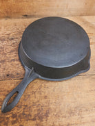 Stunner. Antique gate-marked unknown #9 skillet. Est 1880’s. Left single spout heat ring bottom w/ pointy handle Skillet