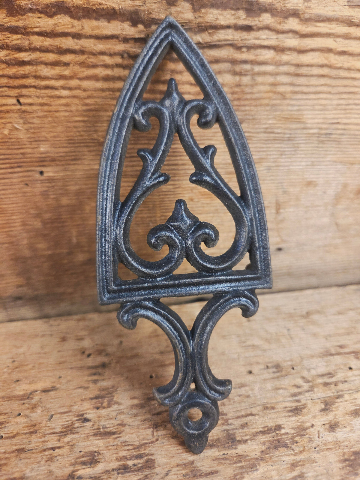 Griswold made ’Flat Iron Trivet’ small table trivet. #1733 very cool trinket! Dutch Ovens Trivets & Kettles