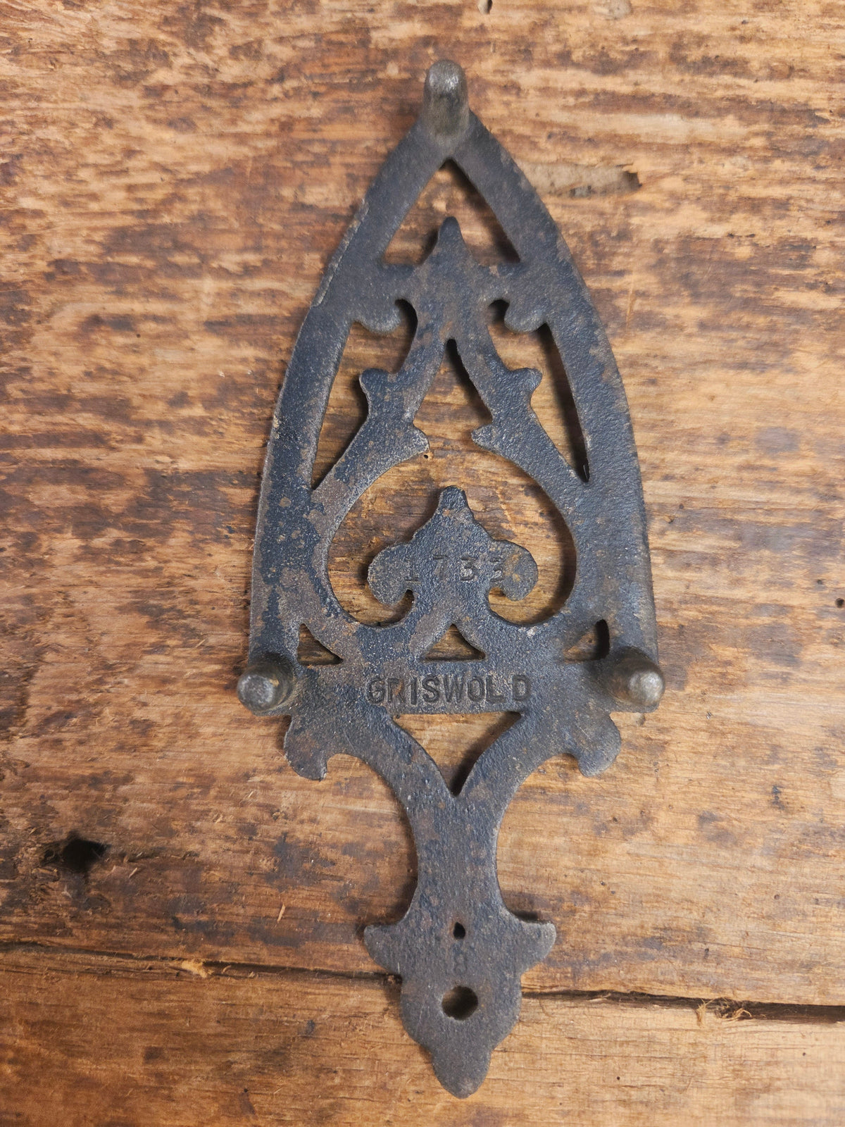 Griswold made ’Flat Iron Trivet’ small table trivet. #1733 very cool trinket! Dutch Ovens Trivets & Kettles