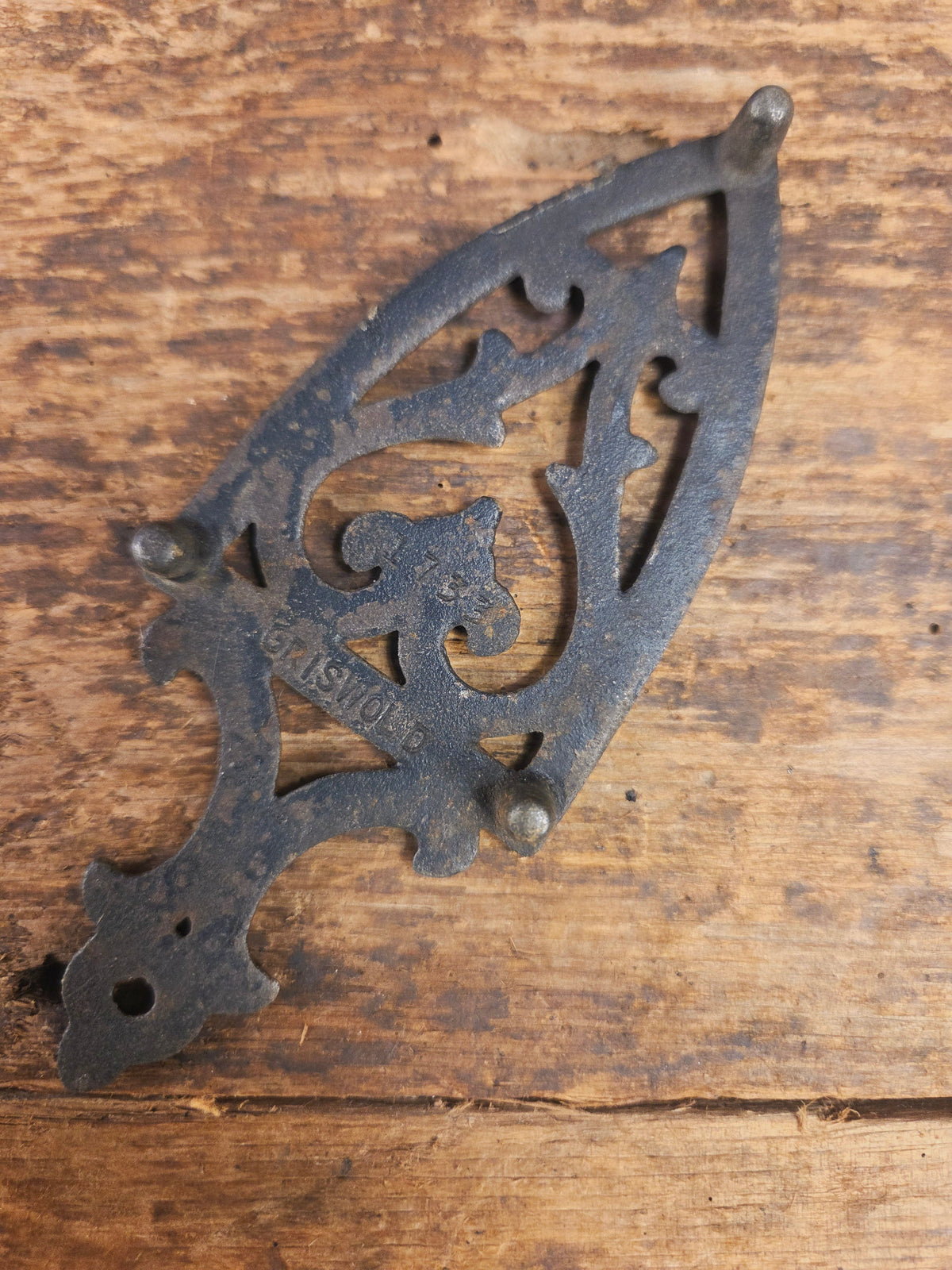 Griswold made ’Flat Iron Trivet’ small table trivet. #1733 very cool trinket! Dutch Ovens Trivets & Kettles