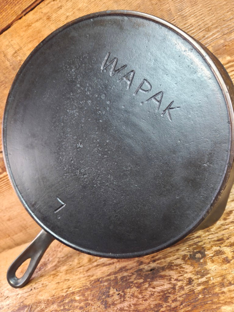 A beauty!! Early 1900’s Wapak straight logo #7. Cast Iron Skillet with Heat Ring Skillet