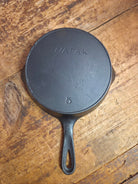 Tougher to find! Gorgeous early 1900’s Wapak #5 Block Logo Cast Iron Skillet with Heat Ring. Fully restored and ready