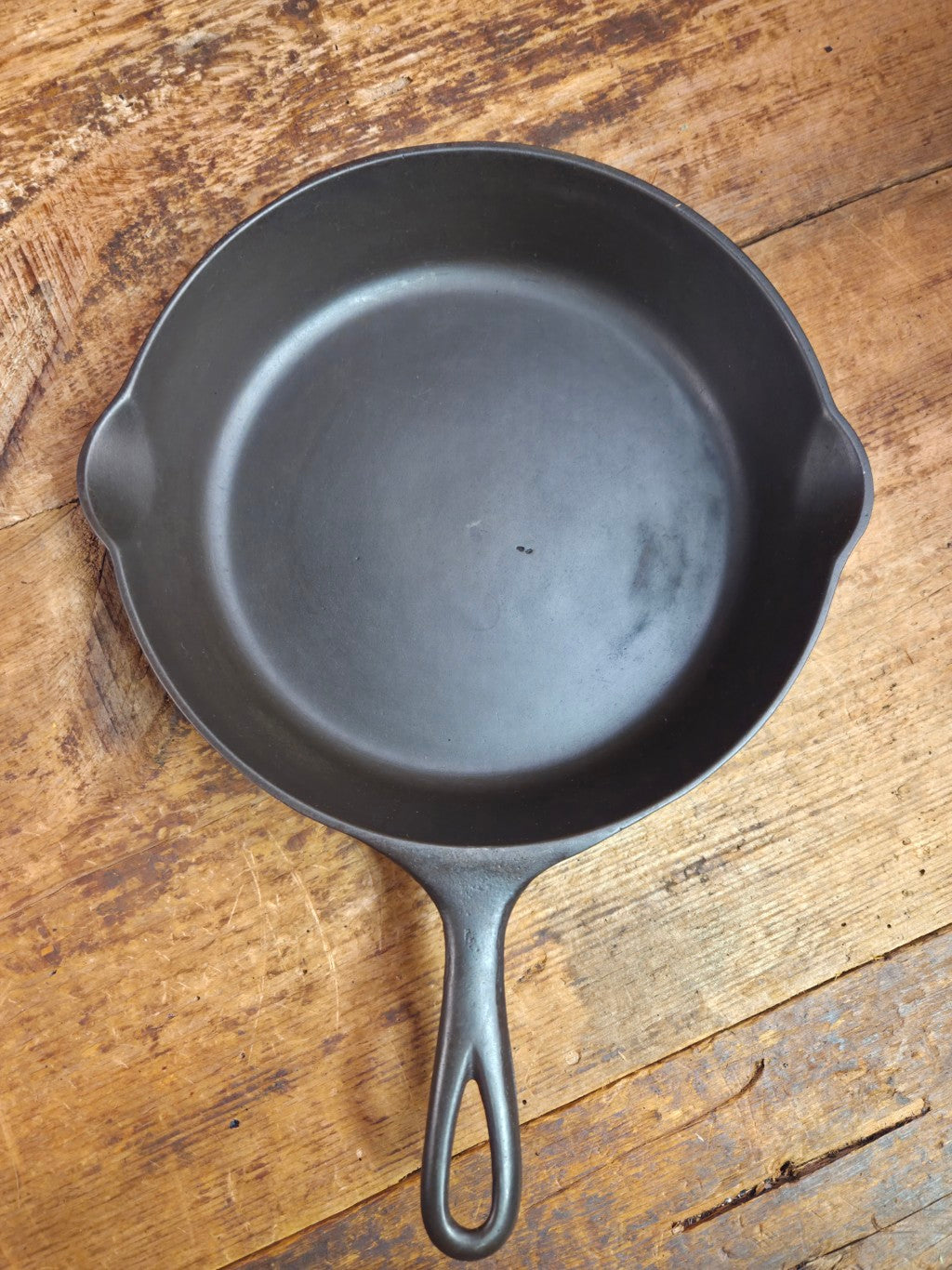 Gorgeous!! Very early 1910’s Griswold #7 Skillet with Heat Ring and Large Slant Logo ’Erie,’ 701 A Skillet