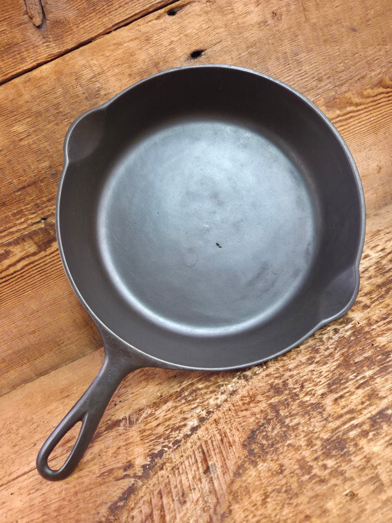 Gorgeous!! Very early 1910’s Griswold #7 Skillet with Heat Ring and Large Slant Logo ’Erie,’ 701 A Skillet