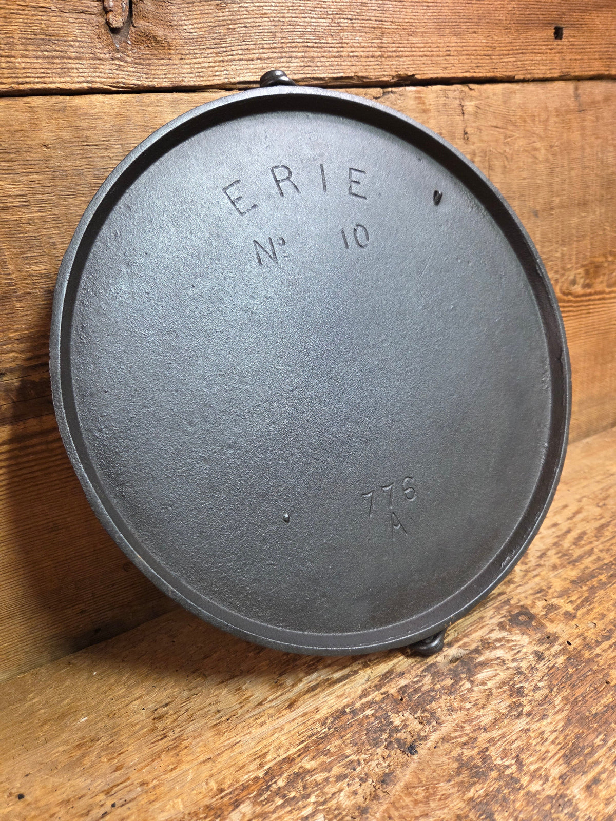 Spectacular and hard to find Griswold ERIE 3rd Series #10 Round Griddle with Bail! You don’t see these often! Griddle