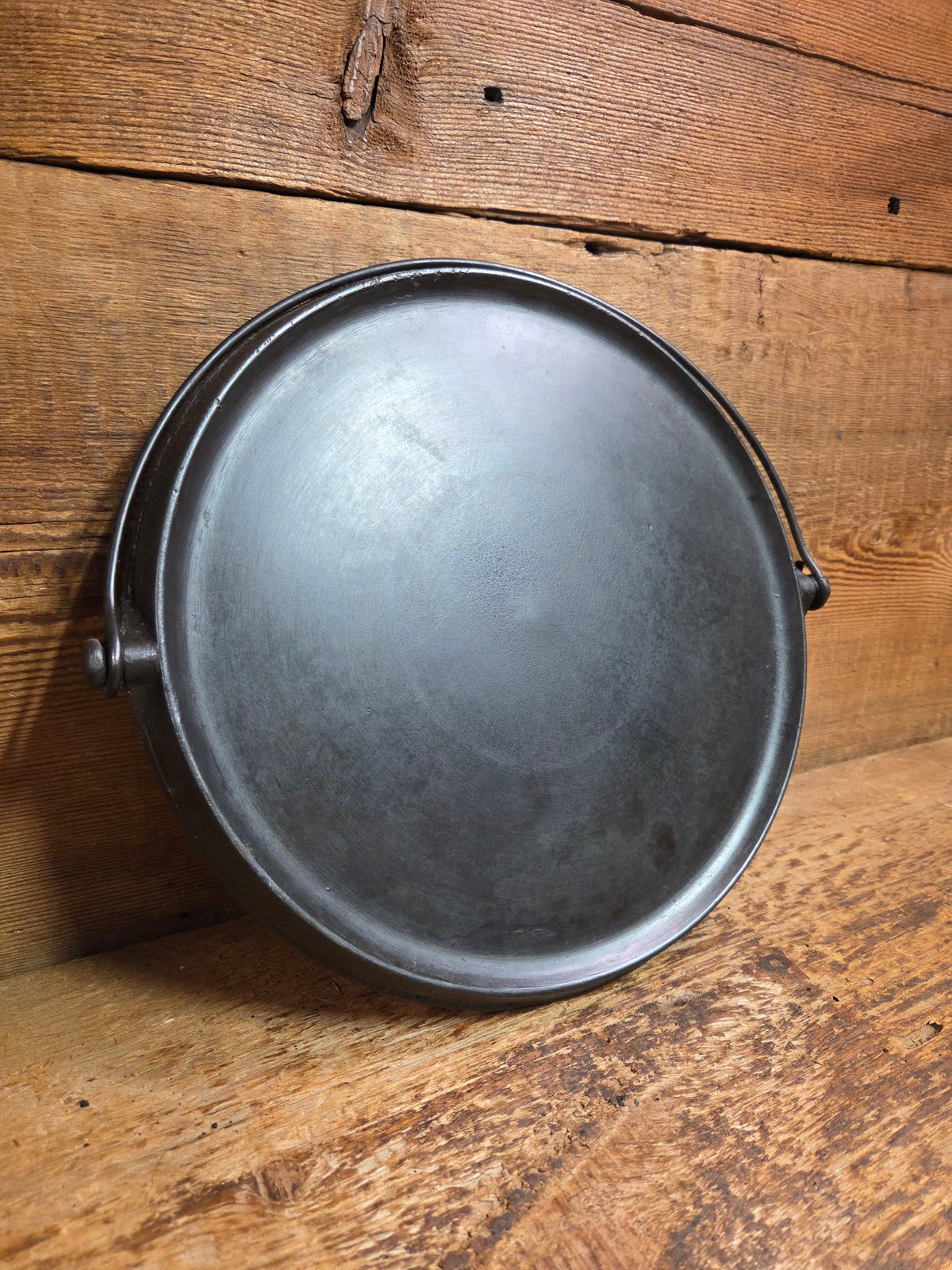 Spectacular and hard to find Griswold ERIE 3rd Series #10 Round Griddle with Bail! You don’t see these often! Griddle