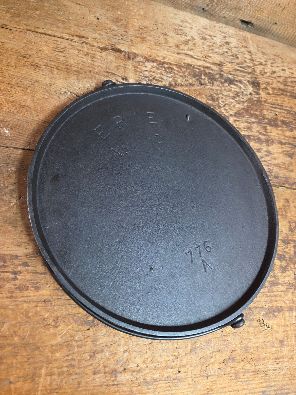 Spectacular and hard to find Griswold ERIE 3rd Series #10 Round Griddle with Bail! You don’t see these often! Griddle