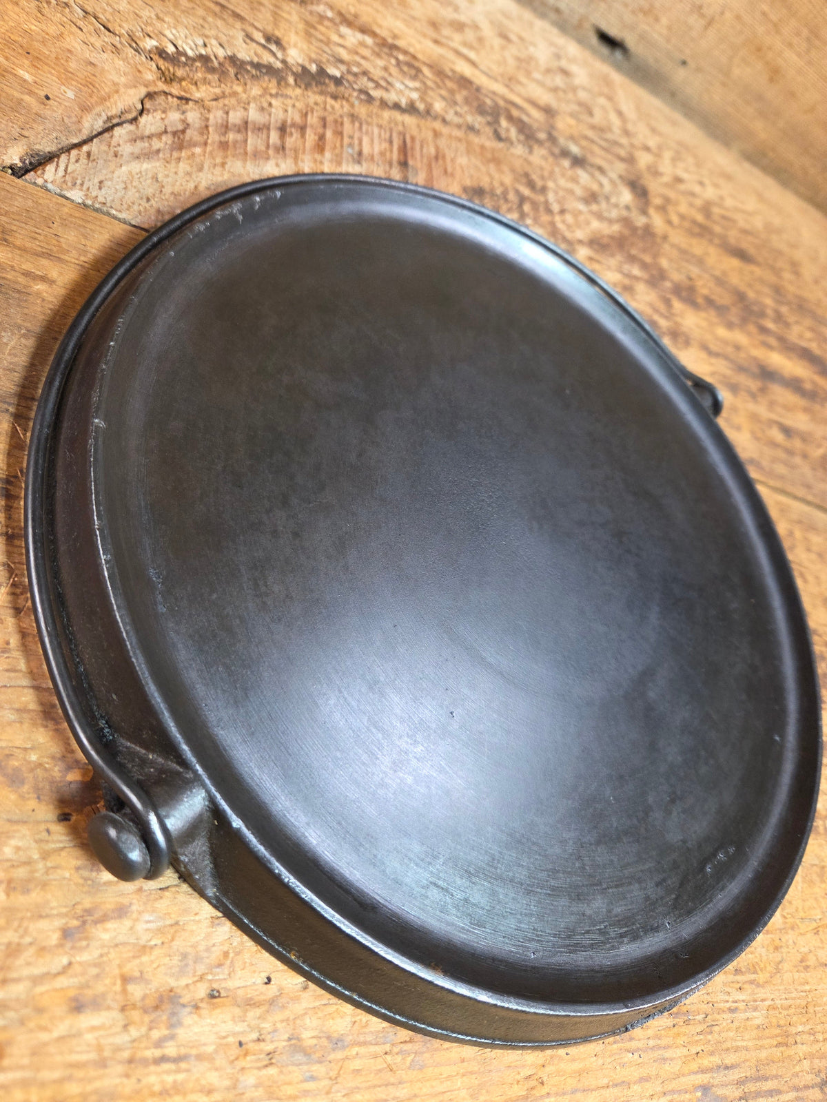 Spectacular and hard to find Griswold ERIE 3rd Series #10 Round Griddle with Bail! You don’t see these often! Griddle