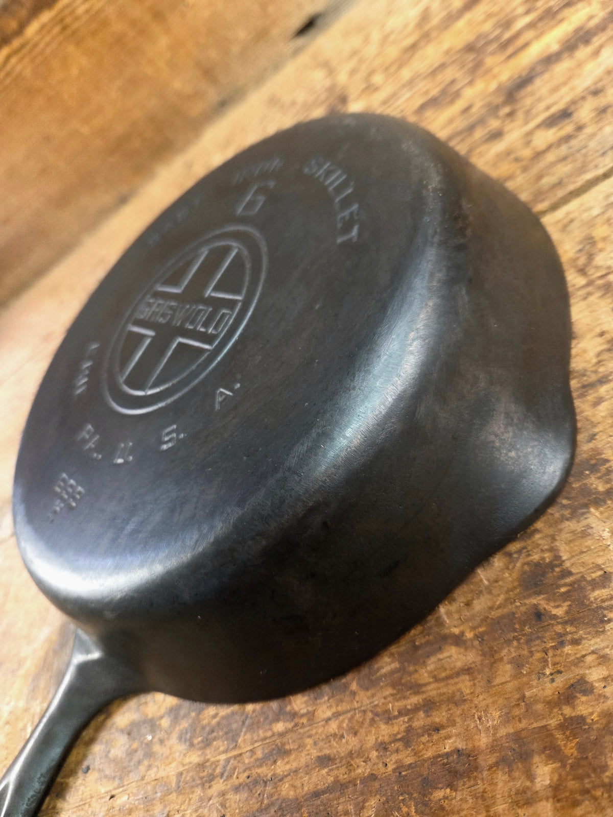 1920’s Griswold #6 Skillet with Large Block Logo and Smooth Bottom 699 H Skillet