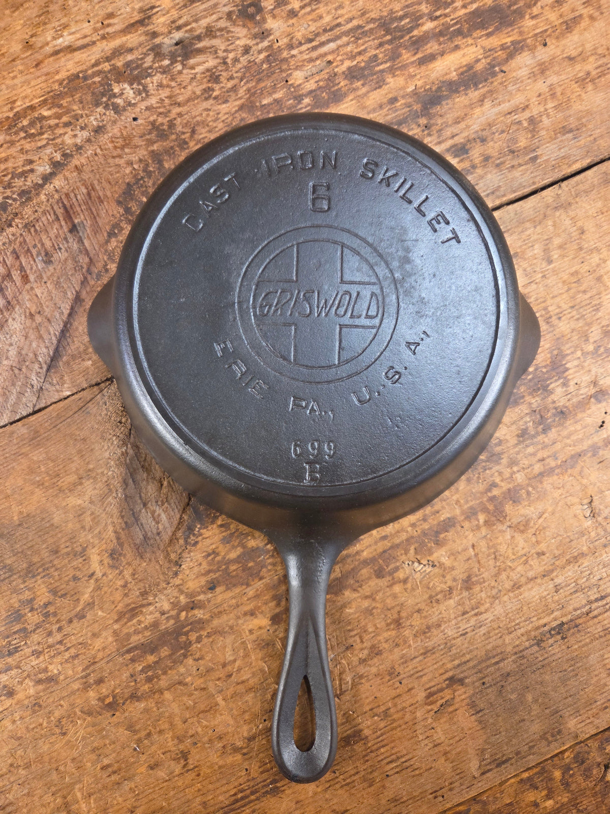 HTF Early 1900’s Griswold #6 Cast Iron Skillet Large Slant Logo 699 B Skillet