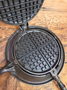 Early HTF 1900’s Stover No. 7 Waffle Iron with Low Base. Gorgeous design and balanced well. Ready to make crispy