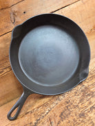 Gorgeous HTF Favorite Stove and Range made Puritan No. 10 Skillet Skillet