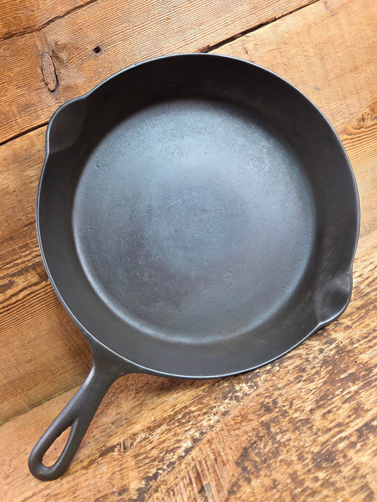 Gorgeous HTF Favorite Stove and Range made Puritan No. 10 Skillet Skillet