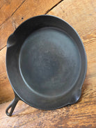 Gorgeous HTF Favorite Stove and Range made Puritan No. 10 Skillet Skillet