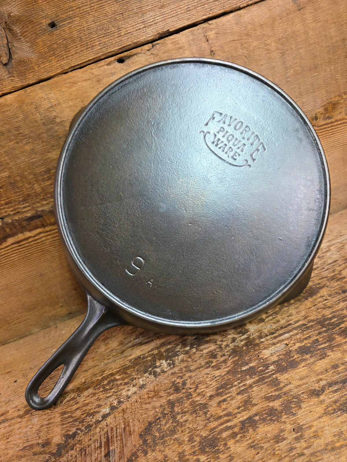 Beautiful 1910’s Early Favorite Piqua Ware #9 Cast Iron Skillet Smiley Logo Skillet
